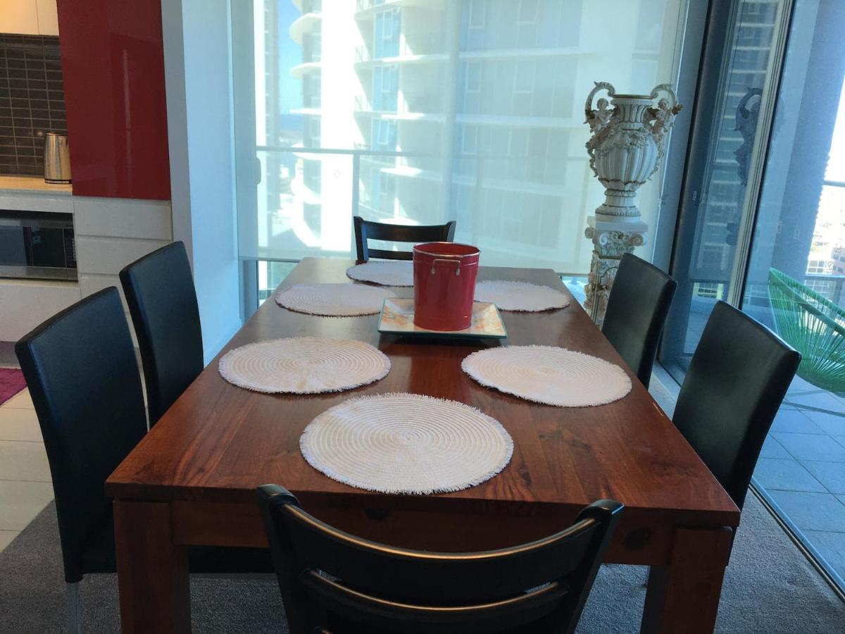 Three-Bedroom Apartment With Amazing View Near Surfers Paradise Gold Coast Exterior photo